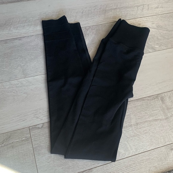 Fabletics High Waisted Sculpknit Legging - Picture 4 of 7